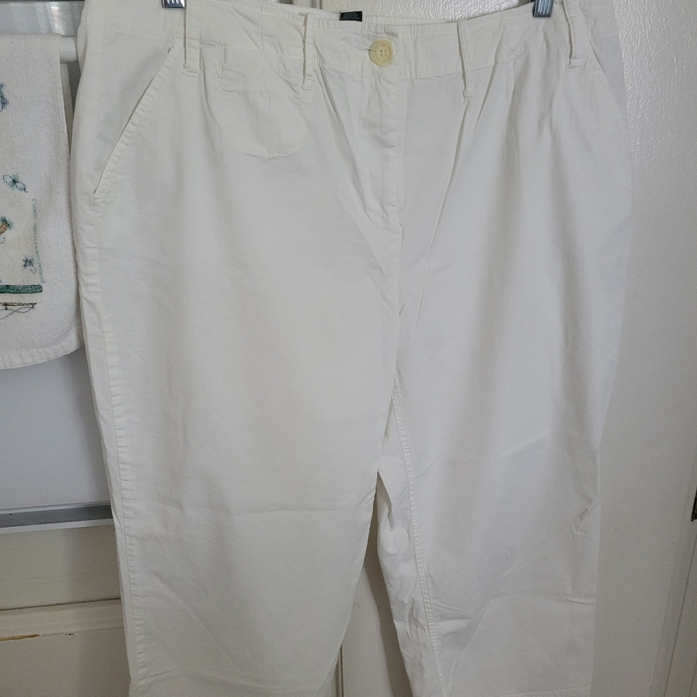INC Brand Plus size cream, 100% cotton, wide leg capri pants!